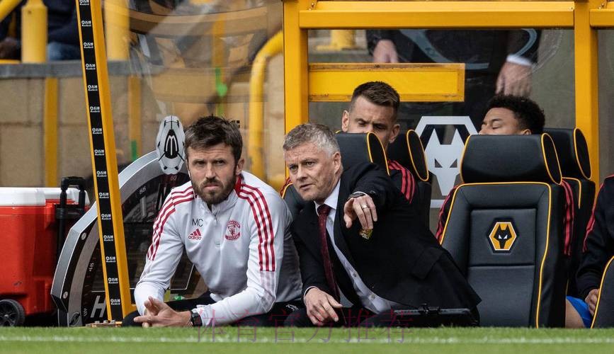 曼联临时帅位卡里克逆袭成头号热门，索帅被反超，周一官宣在即